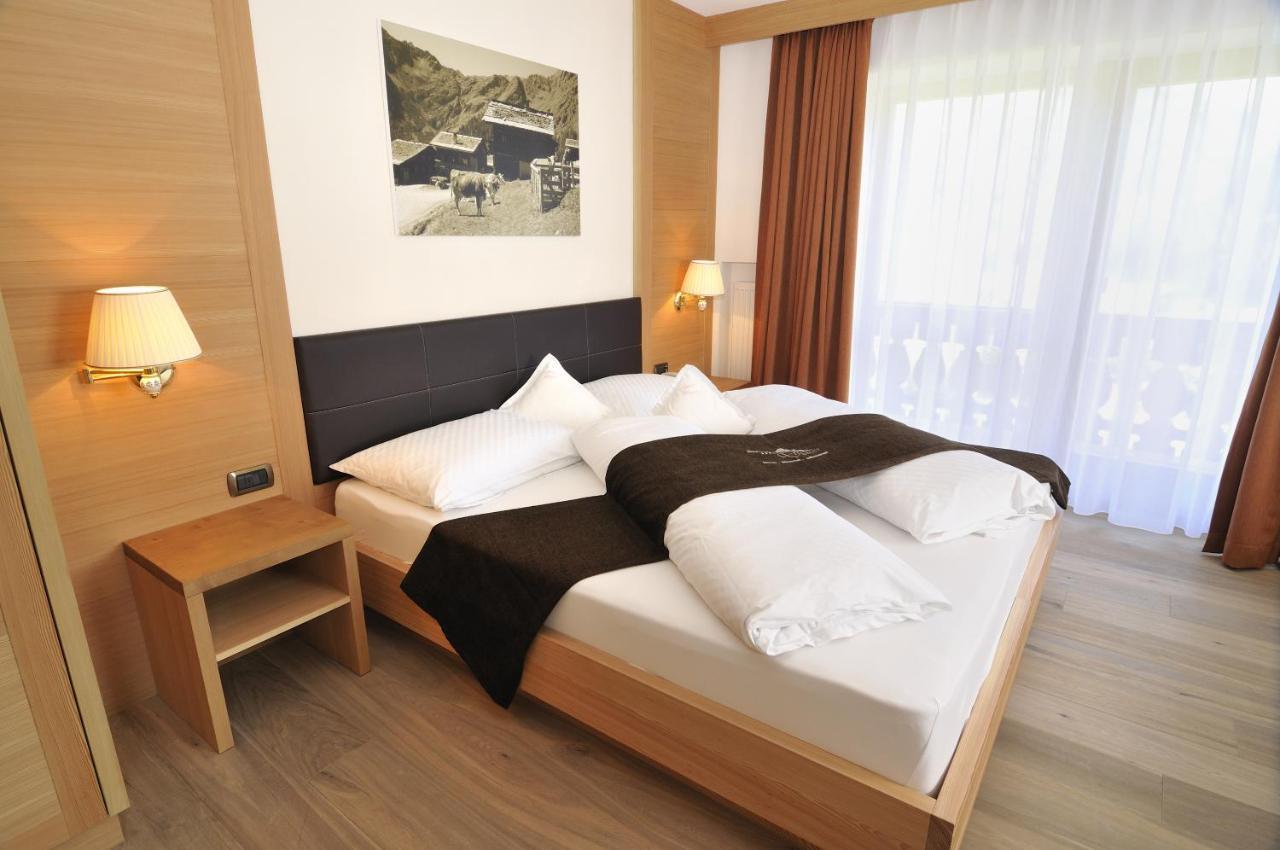 Hotel Chalet Dlaces Сельва-ди-Валь-Гардена Номер фото